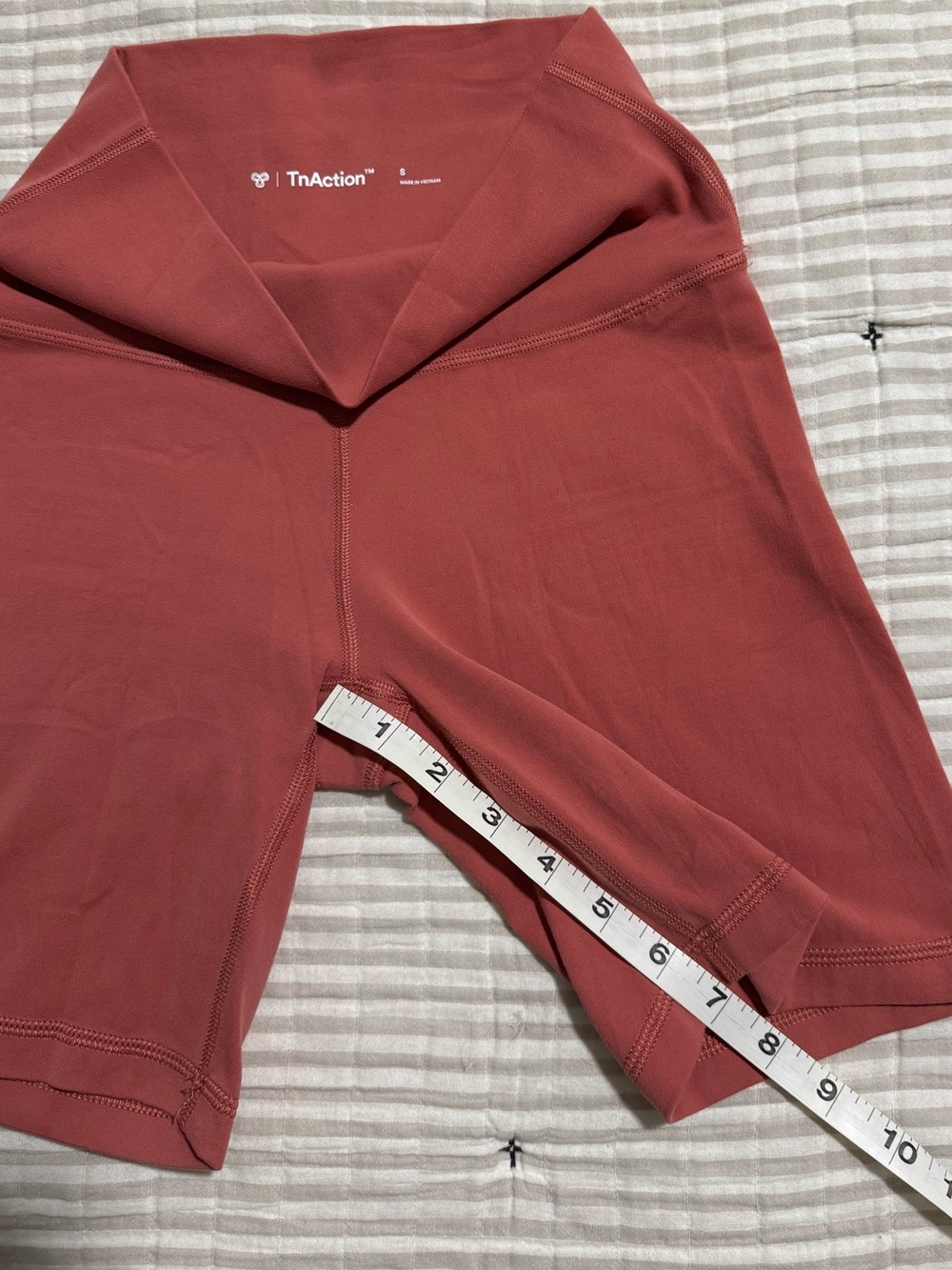 Aritzia TNA Butter Atmosphere 7” Shorts - Size S - Warm Sienna Red - Picture 4 of 5